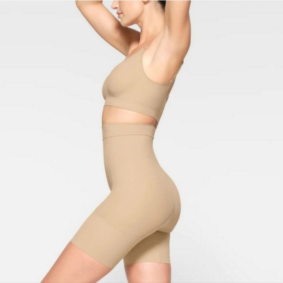 SKIMS everyday sculpt High-Waisted Mid Thigh Short SMALL - Picture 3 of 5